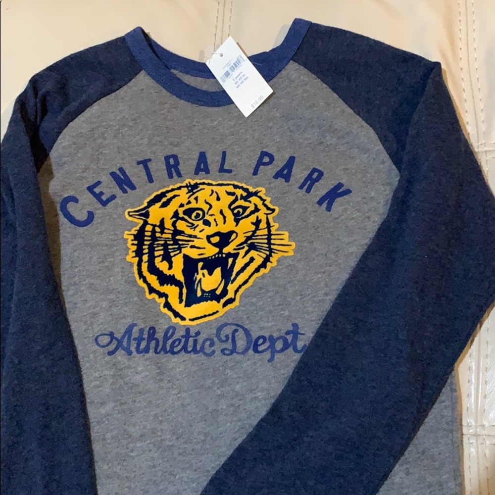 NWT Long sleeve tee. Size 5. BabyGAP